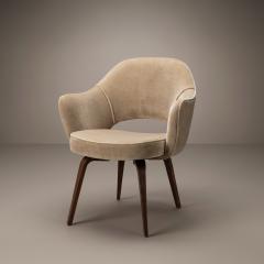 Eero Saarinen Saarinen Executive Arm Dining Chairs in Sand Mohair Walnut Legs - 4591632