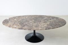 Eero Saarinen Tulip Oval Marble Coffee Table with cast metal black painted tulip foot  - 3732327