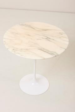 Eero Saarinen Tulip Side Table with White Marble Top by Eero Saarinen for Knoll International - 1096896