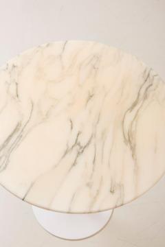 Eero Saarinen Tulip Side Table with White Marble Top by Eero Saarinen for Knoll International - 1096898
