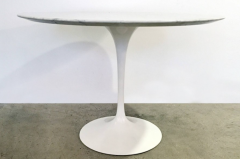 Eero Saarinen Tulip Table by Eero Saarinen - 498757