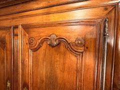 Eighteenth century Walnut Armoire finely carved elements 2 doors - 4687323