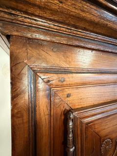 Eighteenth century Walnut Armoire finely carved elements 2 doors - 4687324