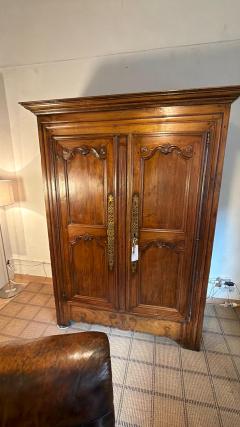 Eighteenth century Walnut Armoire finely carved elements 2 doors - 4687325