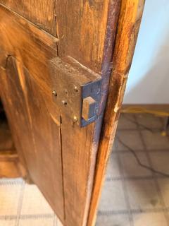 Eighteenth century Walnut Armoire finely carved elements 2 doors - 4687327