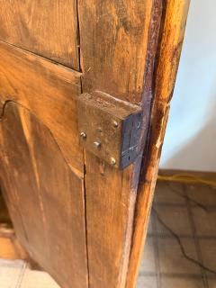 Eighteenth century Walnut Armoire finely carved elements 2 doors - 4687329