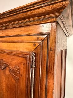 Eighteenth century Walnut Armoire finely carved elements 2 doors - 4687330