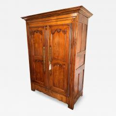 Eighteenth century Walnut Armoire finely carved elements 2 doors - 4688704
