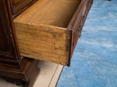 Elegant 18th Century Walnut Baroque Commode - 342893