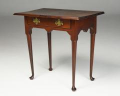 Elegant Queen Anne Table from Rhode Island - 3354832