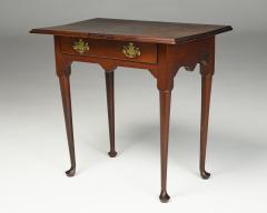 Elegant Queen Anne Table from Rhode Island - 3354834