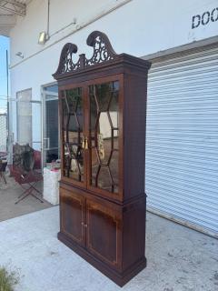 Elegant lighted Mahogany Breakfront China Cabinet - 4712518