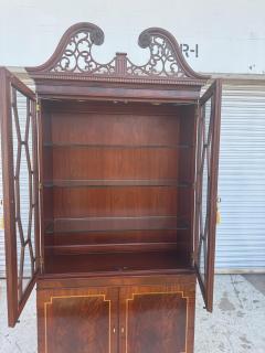 Elegant lighted Mahogany Breakfront China Cabinet - 4712526