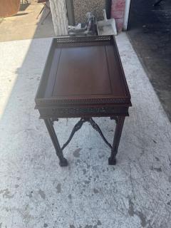 Elegantly Mahogany Chippendale style accent table - 4712531