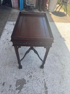Elegantly Mahogany Chippendale style accent table - 4712532