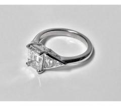 Emerald Cut Diamond Platinum Ring 20th Century - 1056512