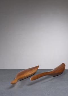 Emil Milan Emil Milan pair of carved walnut hors doeuvres servers USA 1960s - 3023242