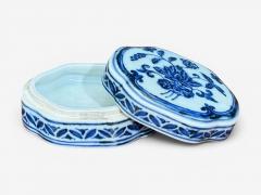 Emperor Xuande Marked Diminutive Lidded Box Blue and White Porcelain - 4729042