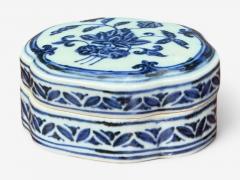 Emperor Xuande Marked Diminutive Lidded Box Blue and White Porcelain - 4729044