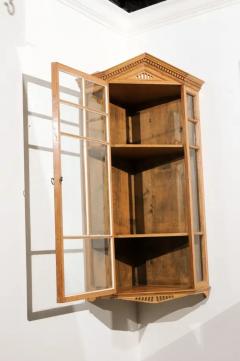 English 1875s Pine Hanging Corner Cabinet with Pointed Pediment and Glass Doors - 3491424