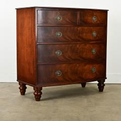 English 19th Century Bow Front Mahogany Chest - 3888004