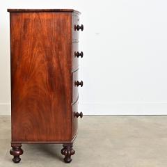English 19th Century Mahogany Bowfront Chest of Drawers - 4615572