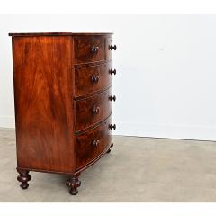 English 19th Century Mahogany Bowfront Chest of Drawers - 4615574