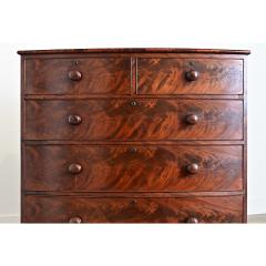 English 19th Century Mahogany Bowfront Chest of Drawers - 4615584