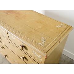 English 19th Century Painted Chest of Drawers - 4488751