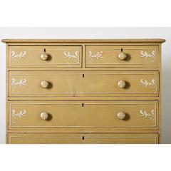 English 19th Century Painted Chest of Drawers - 4488763