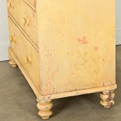 English 19th Century Painted Pine Chest with Flowers - 3888186