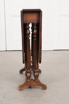English 19th Century William and Mary Style Walnut Gate Leg Dining Table - 972990