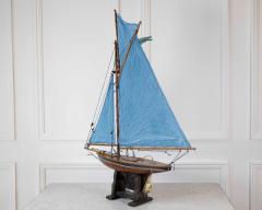 English 20th Century Carved Wood Gaff Cutter Pond Yacht - 4758191
