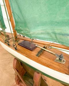 English 20th Century Carved Wood Gaff Cutter Pond Yacht - 4758301
