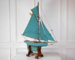 English 20th Century Kangaroo Carved Wood Gaff Cutter Pond Yacht - 4758254