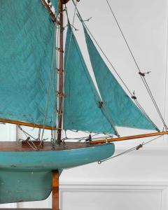English 20th Century Kangaroo Carved Wood Gaff Cutter Pond Yacht - 4758270