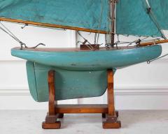 English 20th Century Kangaroo Carved Wood Gaff Cutter Pond Yacht - 4758305