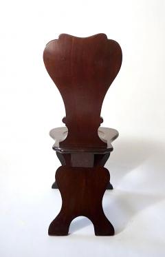 English George II Pair of Mahogany Hall Chairs of Sgabello Form circa 1730 - 4472554