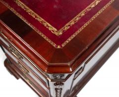 English Georgian Style Mahogany Kneehole Desk - 4640075