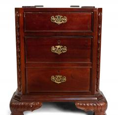 English Georgian Style Mahogany Kneehole Desk - 4640084