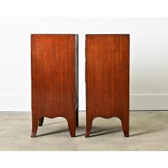 English Pair of Federal style Mahogany Bedside Tables - 4482414
