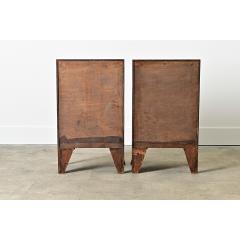 English Pair of Federal style Mahogany Bedside Tables - 4482416