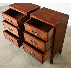 English Pair of Federal style Mahogany Bedside Tables - 4482417