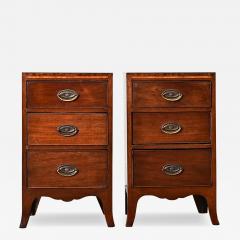 English Pair of Federal style Mahogany Bedside Tables - 4490860