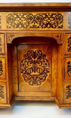 English Seaweed Marquetry Bureau Table or Desk with Royal Provenance circa 1735 - 4175126