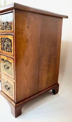 English Seaweed Marquetry Bureau Table or Desk with Royal Provenance circa 1735 - 4175128
