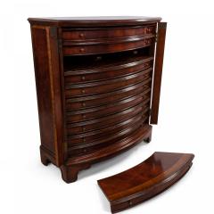 English Sheraton Style Mahogany Bachelors Chest - 4170281