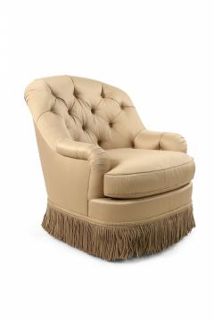 English Victorian Style Beige Tufted Fringed Tub Armchair - 4660399