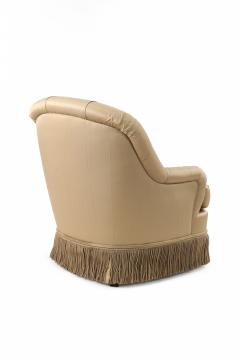 English Victorian Style Beige Tufted Fringed Tub Armchair - 4660401