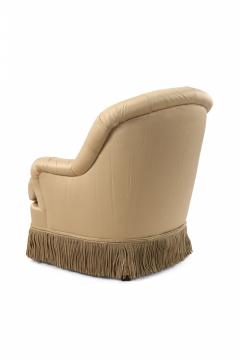 English Victorian Style Beige Tufted Fringed Tub Armchair - 4660403